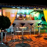 Ξενοδοχείο με διαμερίσματα Artemis 4*