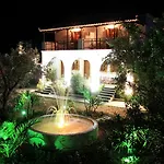 Ξενοδοχείο με διαμερίσματα Artemis Στάφυλος