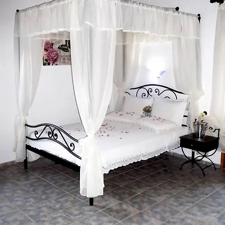 מלון דירות Artemis סטפילוס