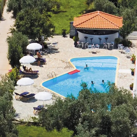 Artemis מלון דירות 4*