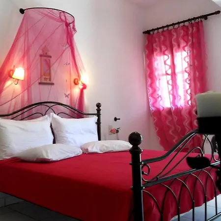 מלון דירות Artemis 4*