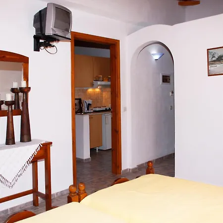 Artemis מלון דירות 4*